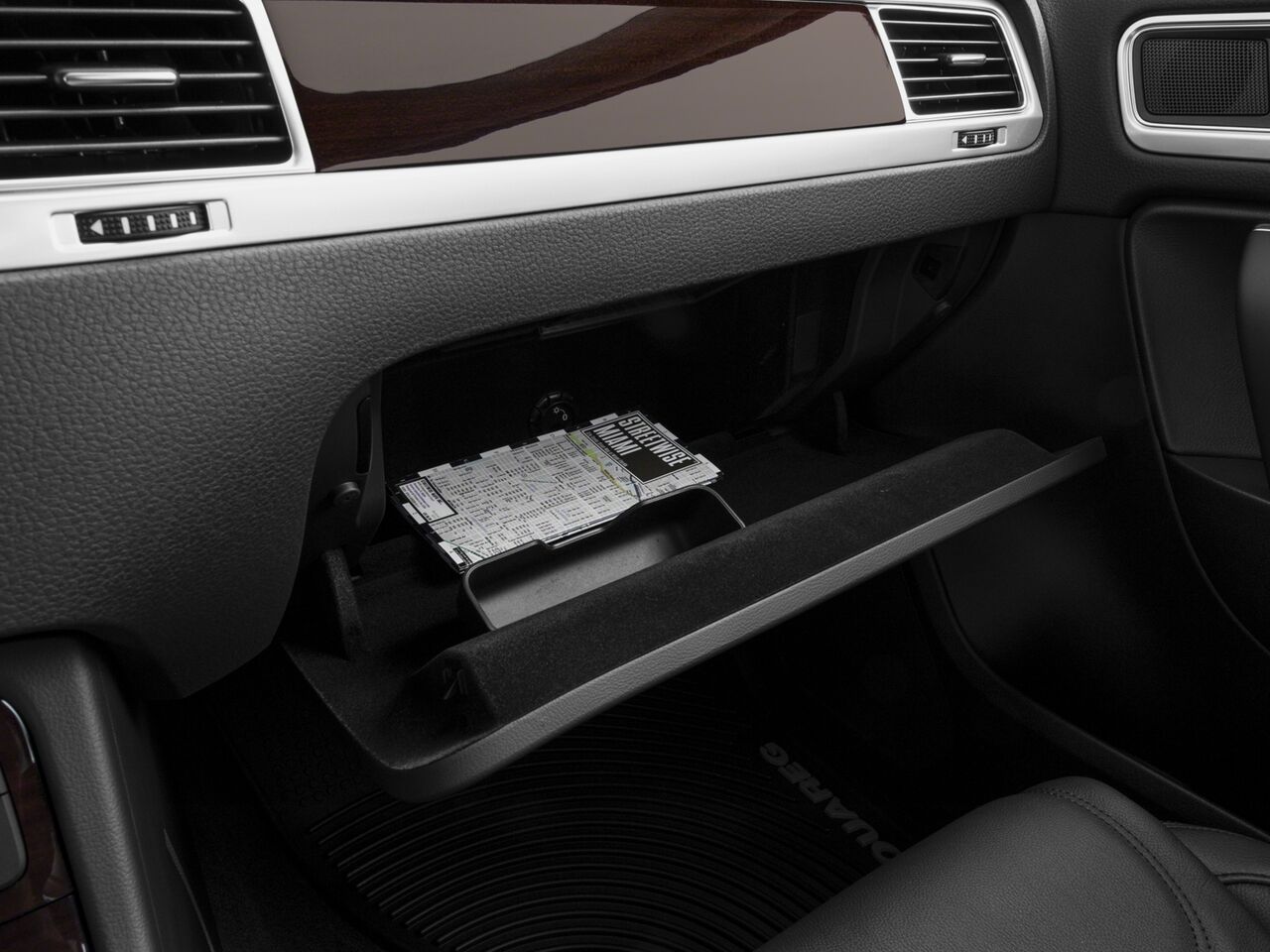 2017 Volkswagen Touareg V6 Oshkosh WI