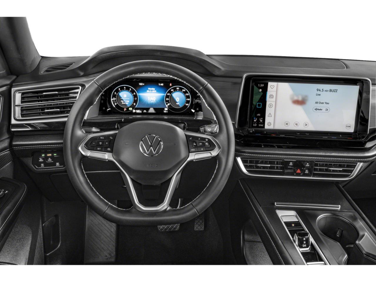 2024 Volkswagen Atlas Cross Sport 2.0T SEL R-Line Oshkosh WI