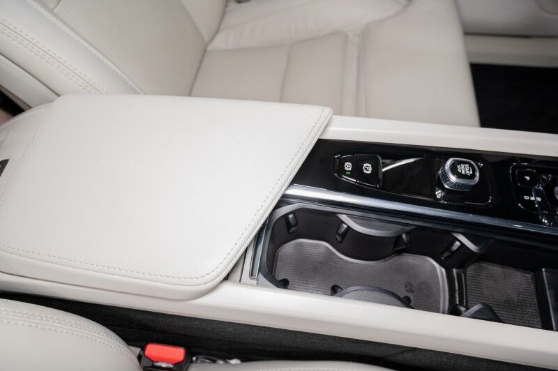 2024 Volvo XC60 Recharge Plug-In Hybrid Ultimate Dark Theme SUV Scottsdale AZ 2024 Volvo XC60 Recharge Plug-In Hybrid Ultimate Dark Theme SUV Scottsdale AZ