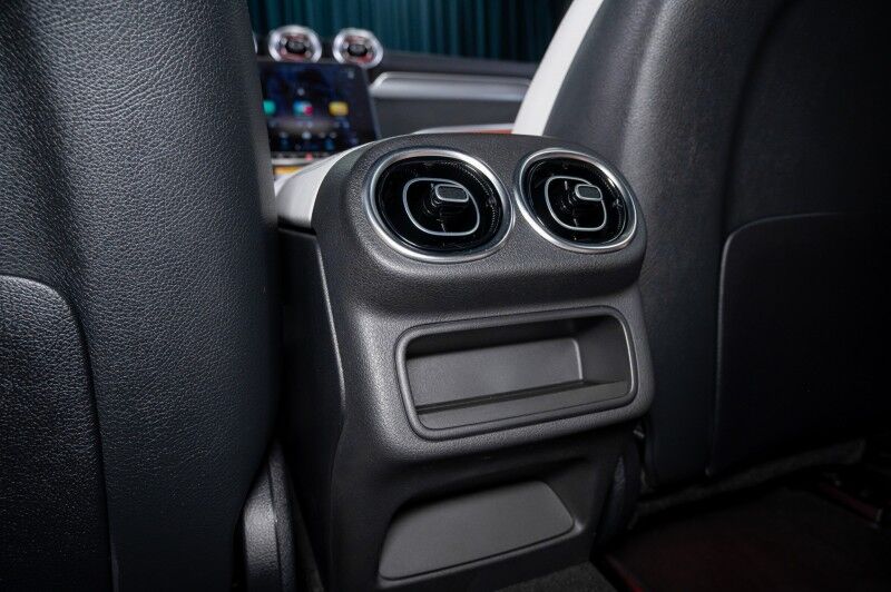 2025 Mercedes-Benz GLC 350e 4MATIC® SUV Scottsdale AZ 2025 Mercedes-Benz GLC 350e 4MATIC® SUV Scottsdale AZ