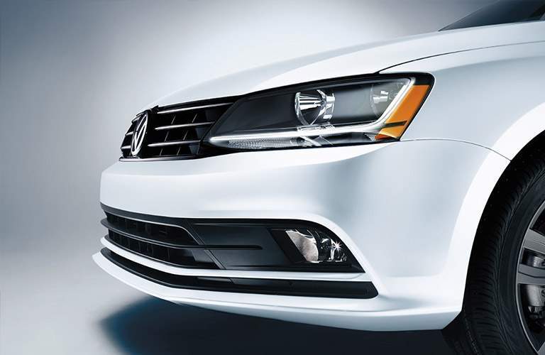 2018 Volkswagen Jetta left front headlight