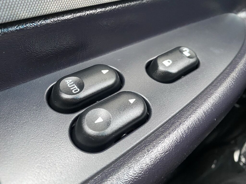 2005 Ford Thunderbird Base Green Bay WI