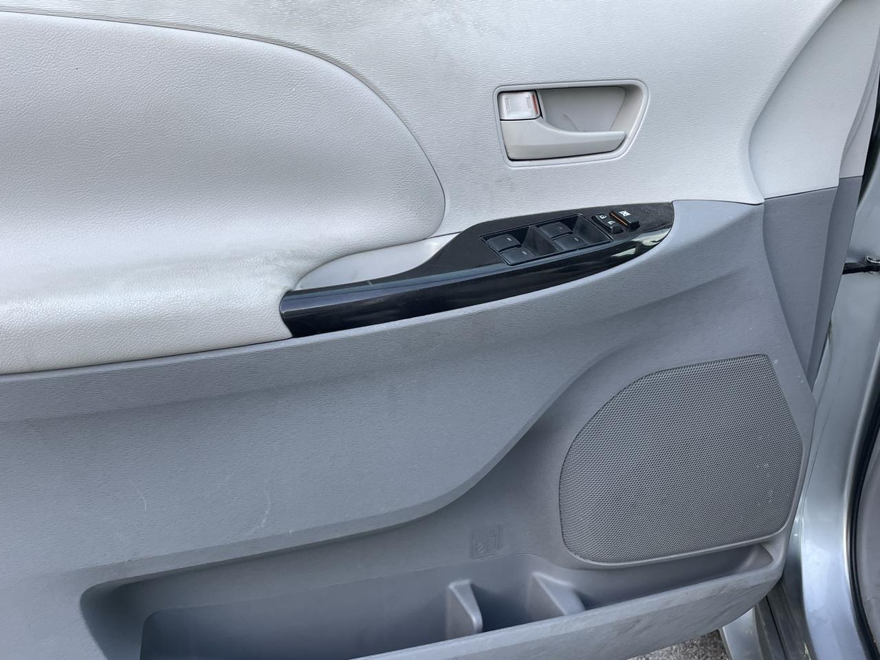 2011 Toyota Sienna LE Alexandria VA