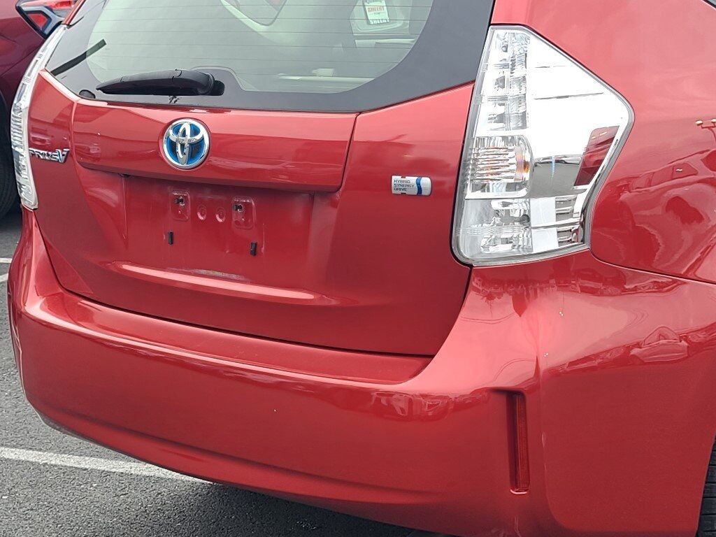 2014 Toyota Prius v Five Springfield VA