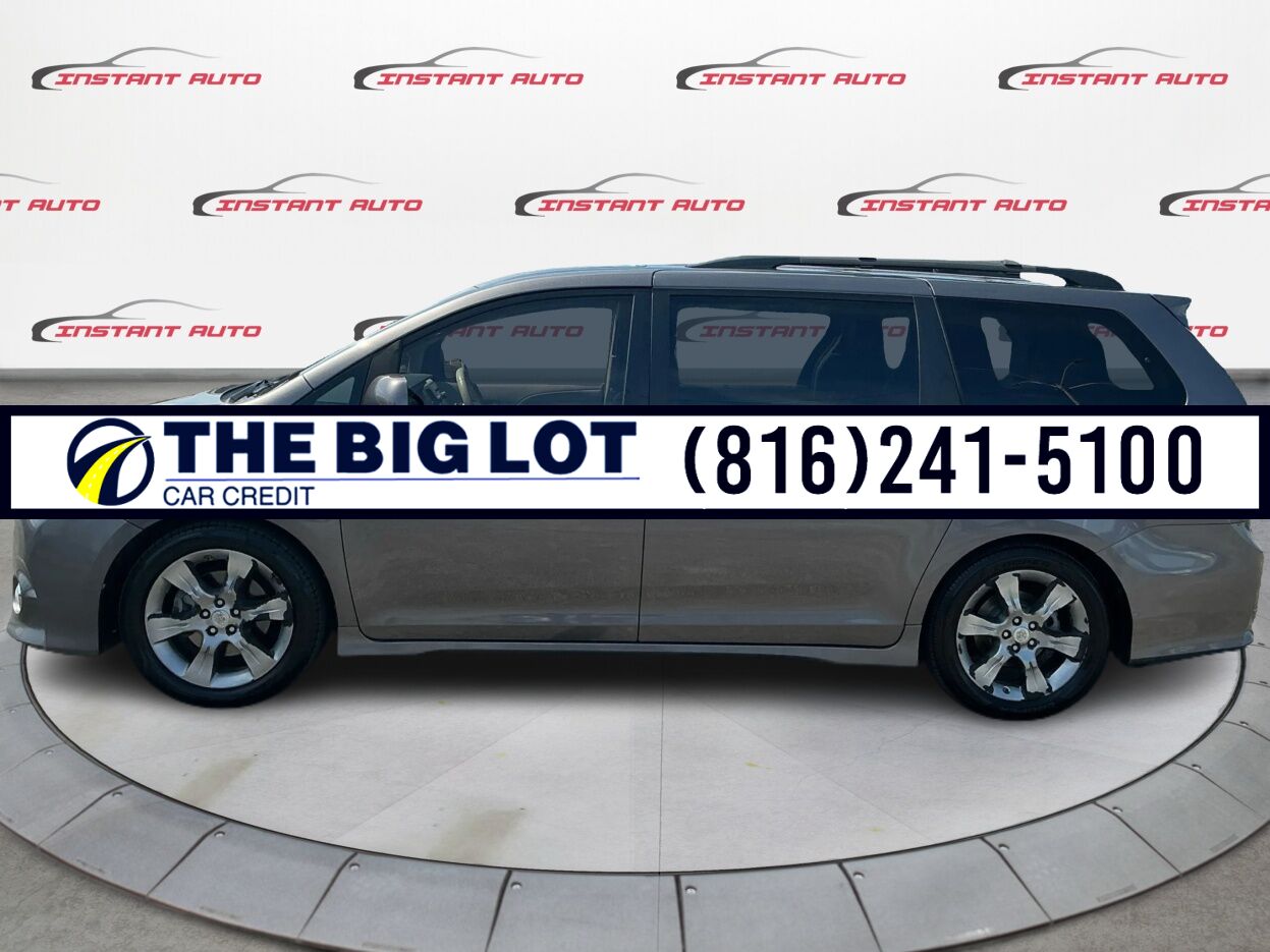 2014 Toyota Sienna SE 8 Passenger Banglore