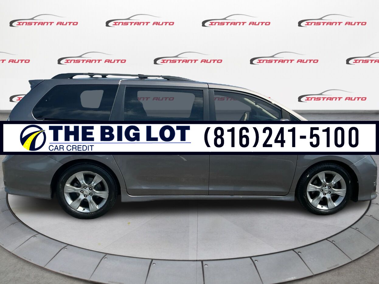 2014 Toyota Sienna SE 8 Passenger Banglore