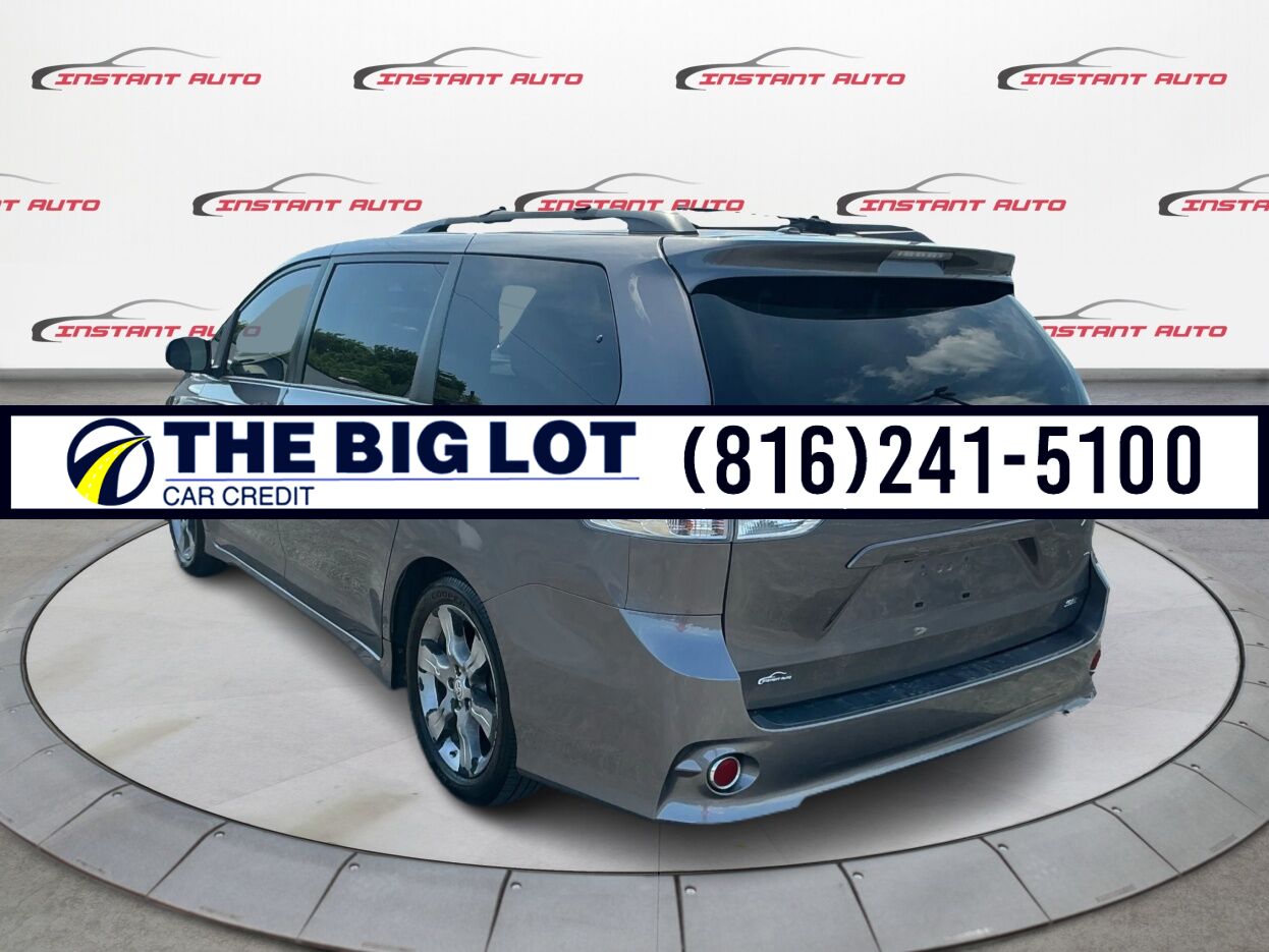 2014 Toyota Sienna SE 8 Passenger Banglore