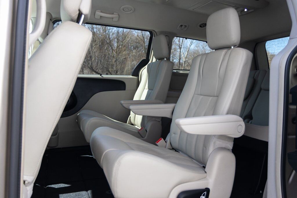 2015 Chrysler Town &amp; Country Touring-L Kenosha WI