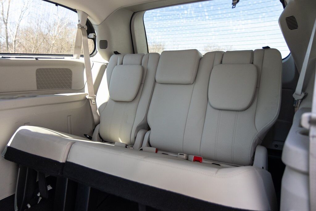 2015 Chrysler Town &amp; Country Touring-L Kenosha WI