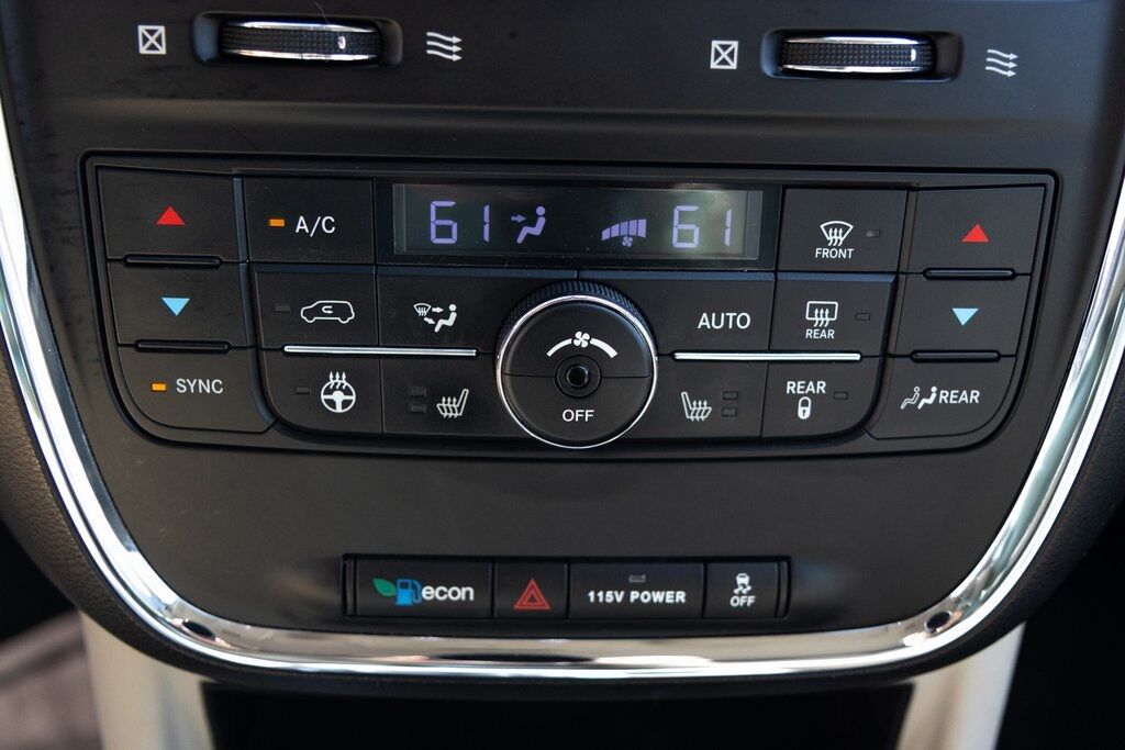 2015 Chrysler Town &amp; Country Touring-L Kenosha WI
