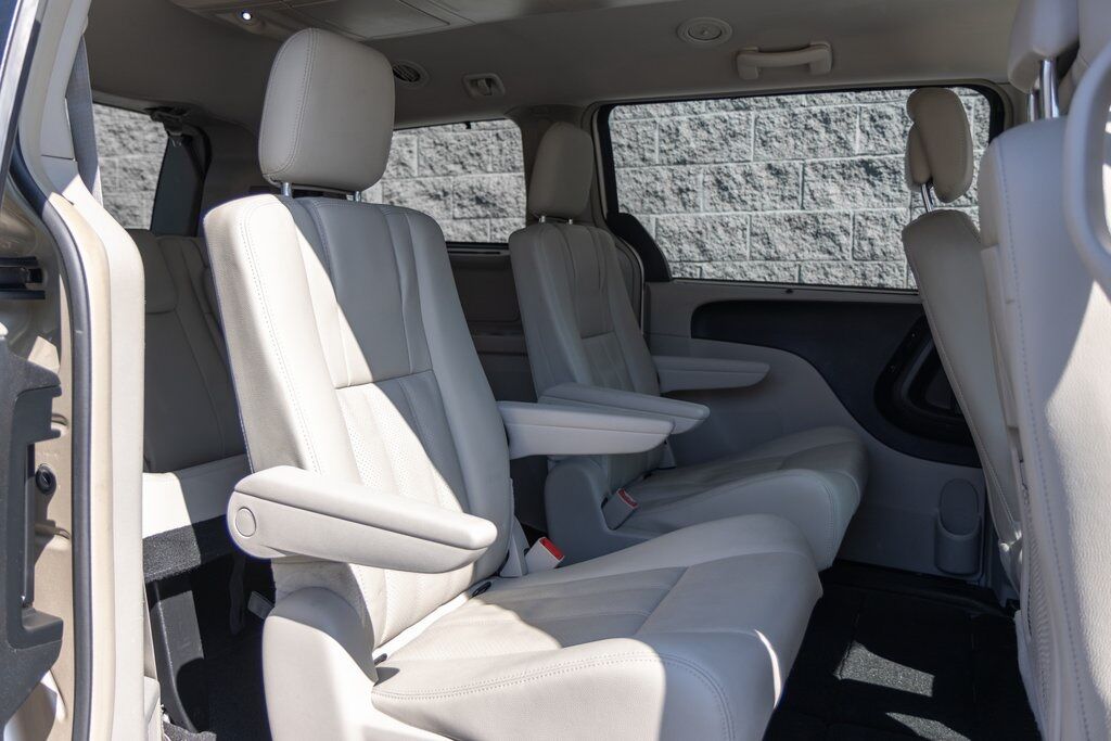 2015 Chrysler Town &amp; Country Touring-L Kenosha WI