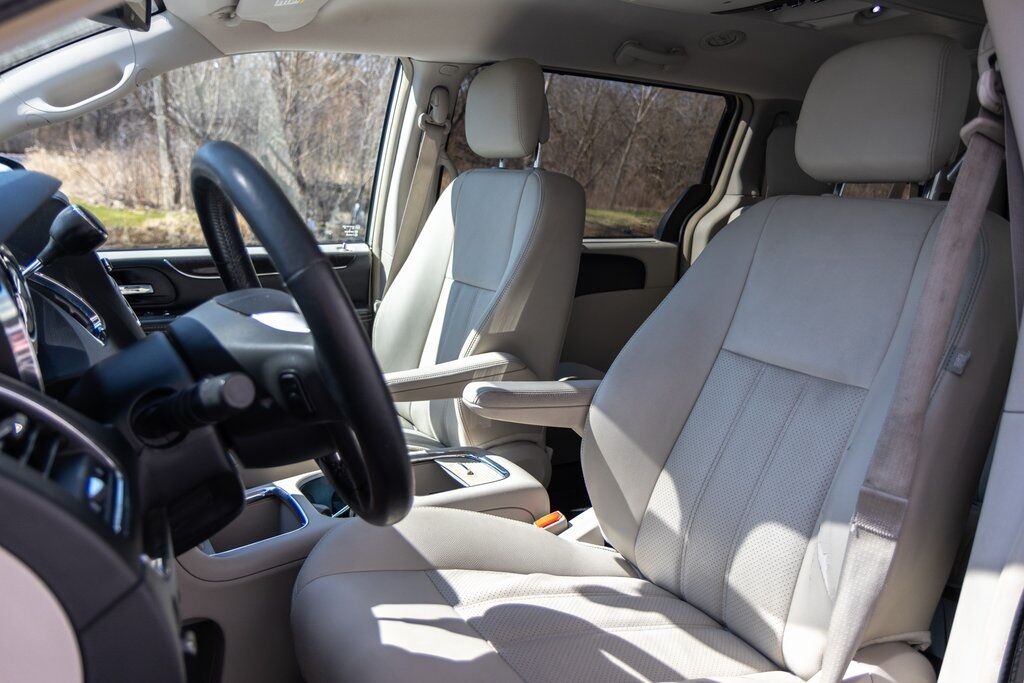 2015 Chrysler Town &amp; Country Touring-L Kenosha WI