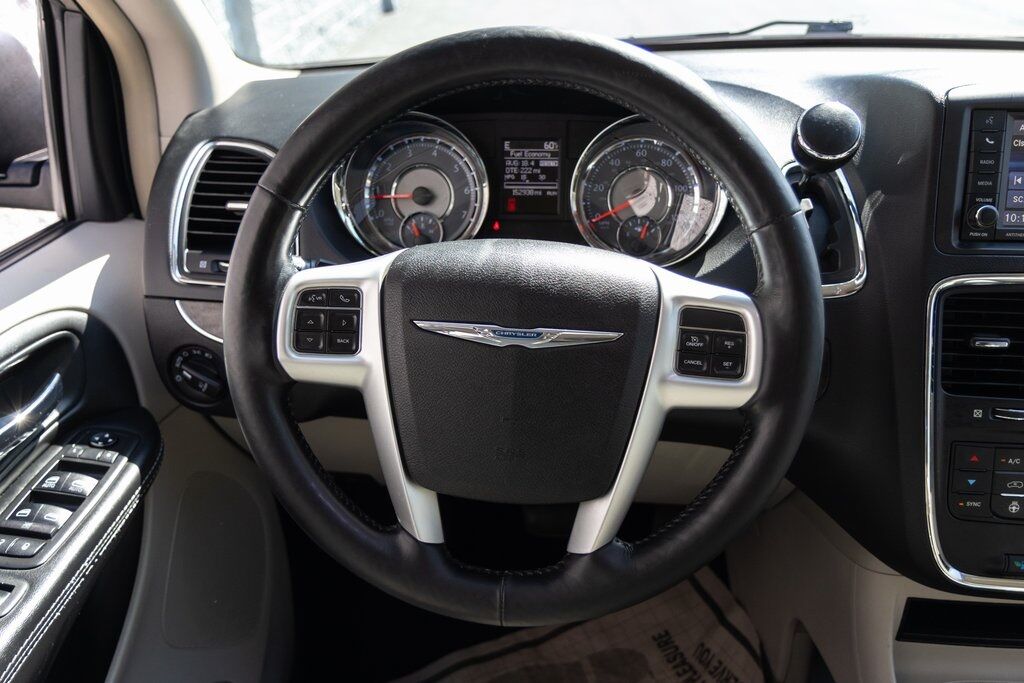 2015 Chrysler Town &amp; Country Touring-L Kenosha WI