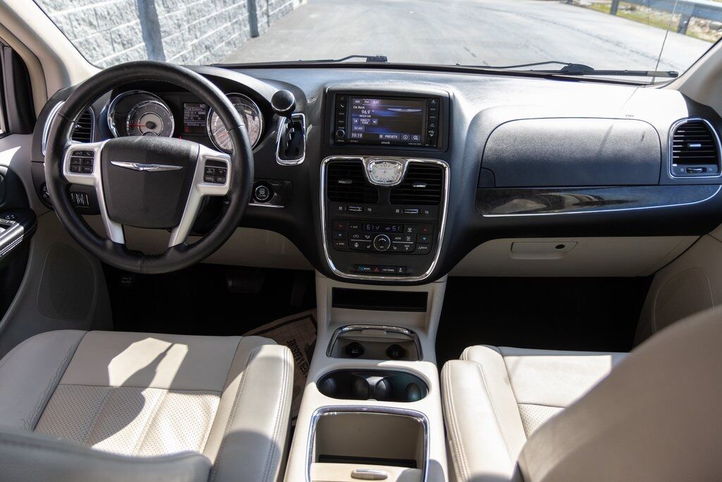 2015 Chrysler Town &amp; Country Touring-L Kenosha WI