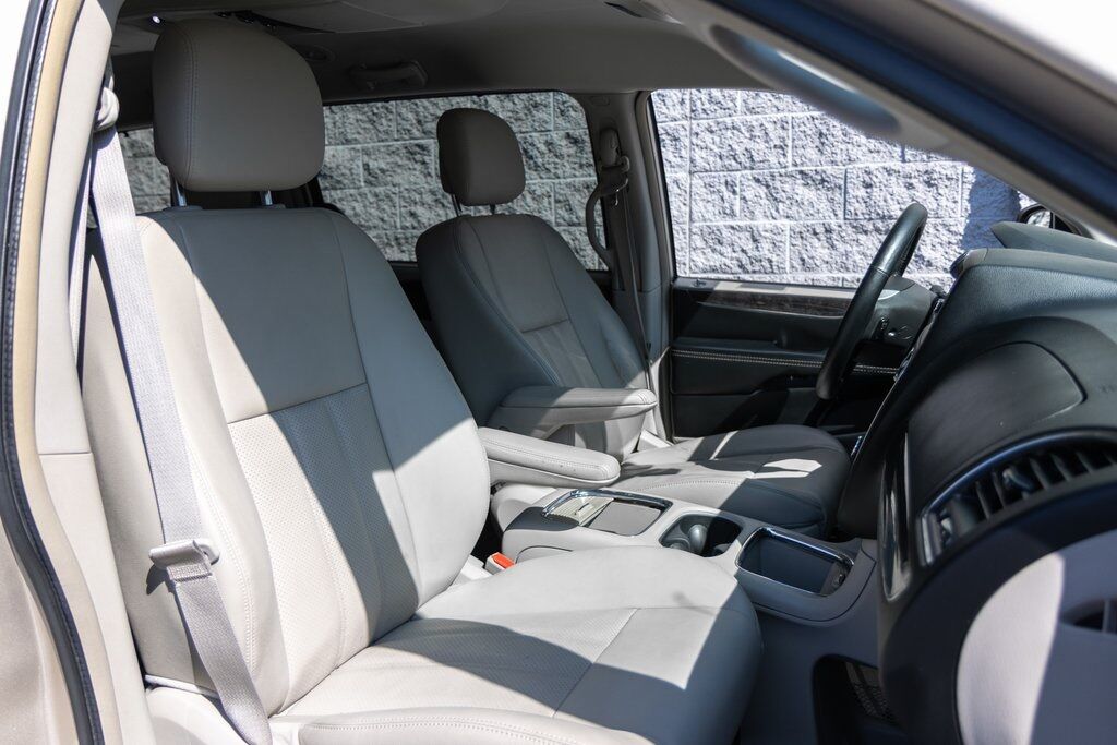 2015 Chrysler Town &amp; Country Touring-L Kenosha WI