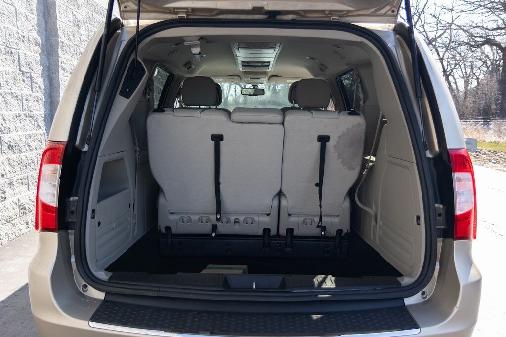 2015 Chrysler Town &amp; Country Touring-L Kenosha WI