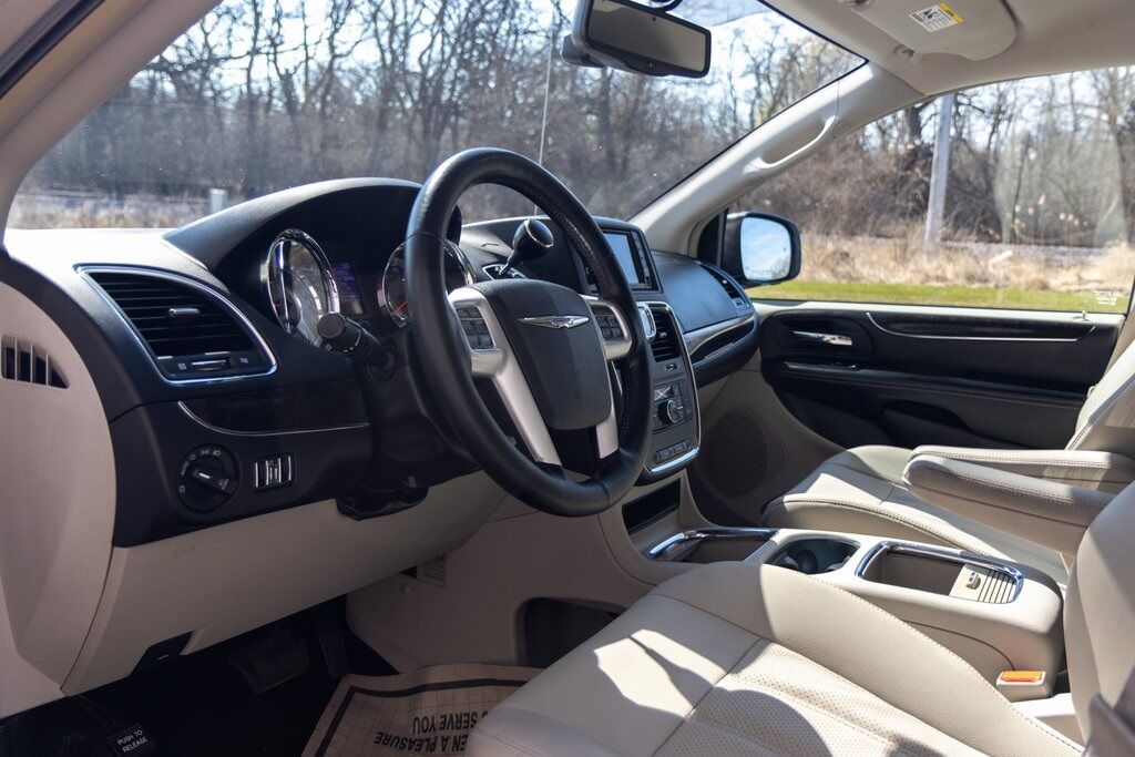 2015 Chrysler Town &amp; Country Touring-L Kenosha WI
