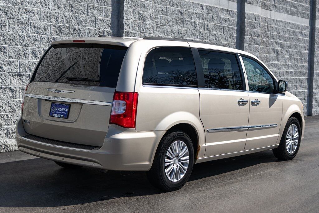 2015 Chrysler Town &amp; Country Touring-L Kenosha WI