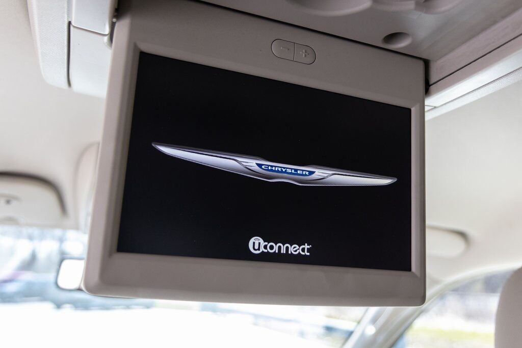 2015 Chrysler Town &amp; Country Touring-L Kenosha WI