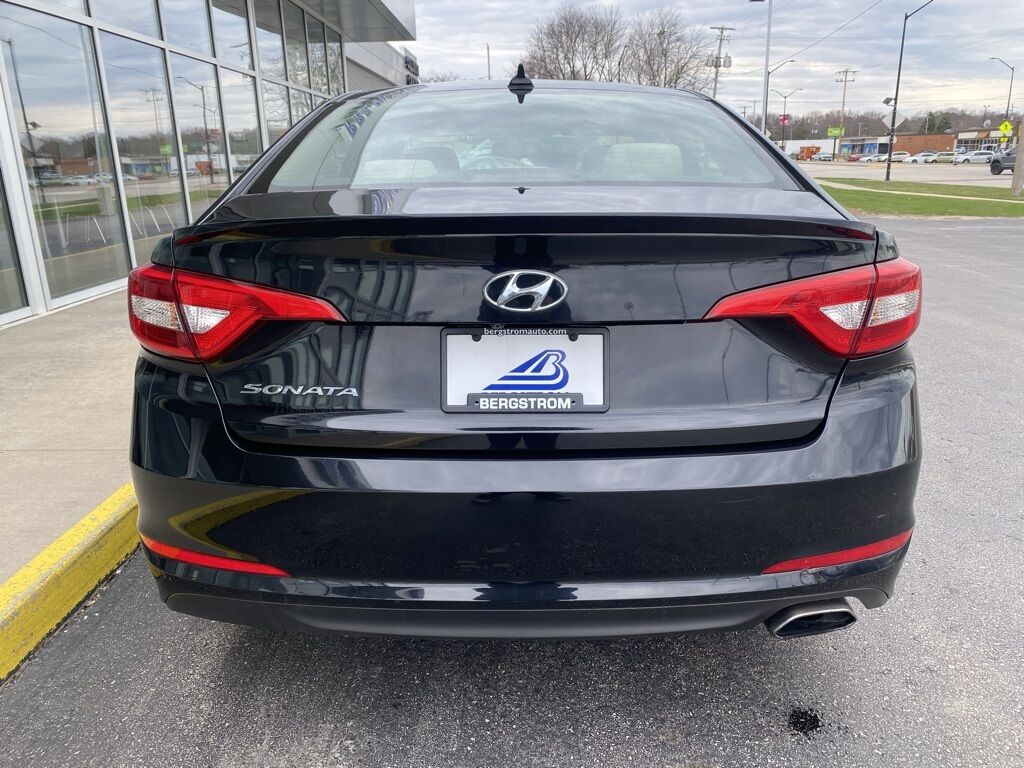 2015 Hyundai Sonata SE Green Bay WI