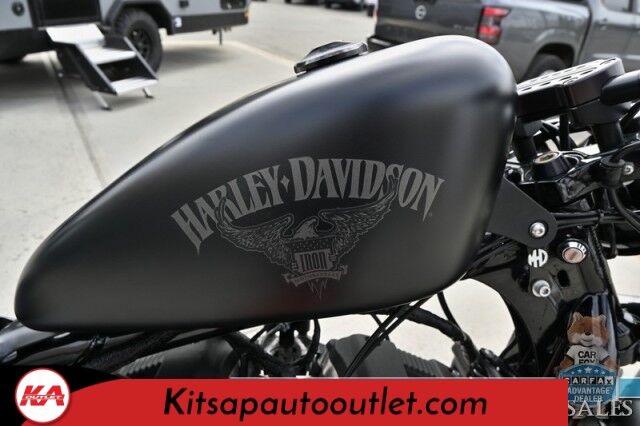 2017 Harley Davidson Iron 883 / Vance & Hines Shorty Exhaust / Roland Sands Design Billet Parts / Heated Grips / L.E.D Headlight & Signals / Keyless Start / Only 6K Miles Banglore