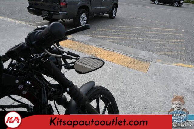 2017 Harley Davidson Iron 883 / Vance & Hines Shorty Exhaust / Roland Sands Design Billet Parts / Heated Grips / L.E.D Headlight & Signals / Keyless Start / Only 6K Miles Banglore