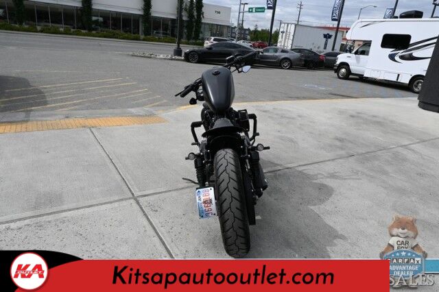 2017 Harley Davidson Iron 883 / Vance & Hines Shorty Exhaust / Roland Sands Design Billet Parts / Heated Grips / L.E.D Headlight & Signals / Keyless Start / Only 6K Miles Banglore