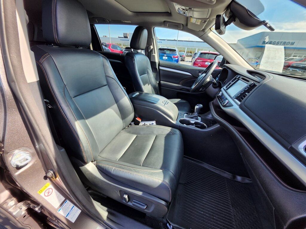 2017 Toyota Highlander XLE Green Bay WI