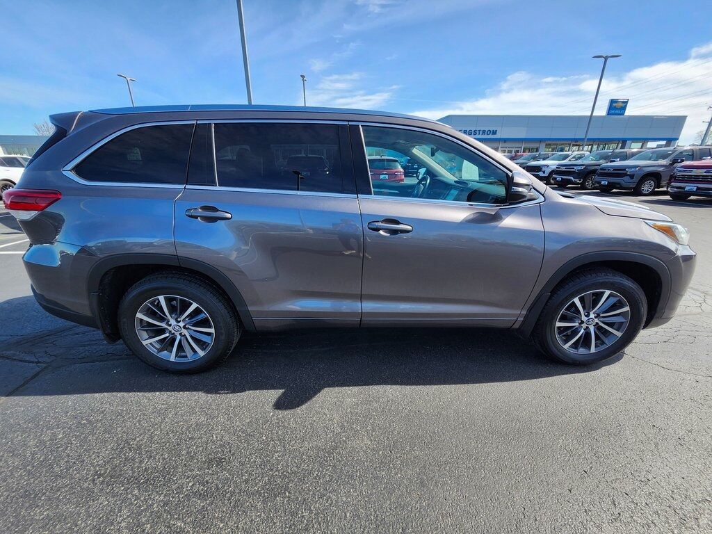 2017 Toyota Highlander XLE Green Bay WI