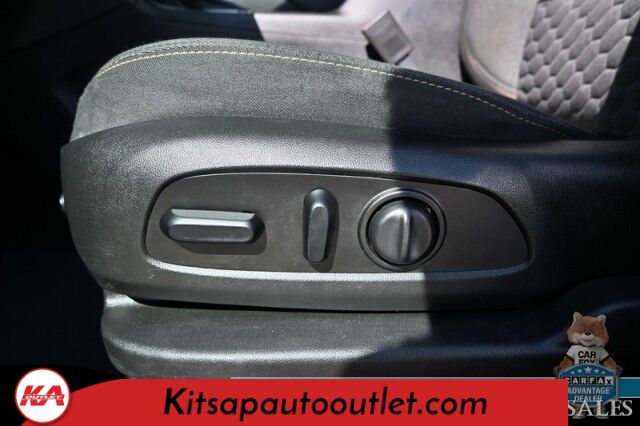 2019 Chevrolet Equinox LT / AWD / Auto Start / Power & Heats Front Cloth Seats / Apple CarPlay & Android Auto / Back Up Camera / Cruise Control / Keyless Entry & Start / Alloy Wheels / 28 MPG / Tow Pkg Banglore