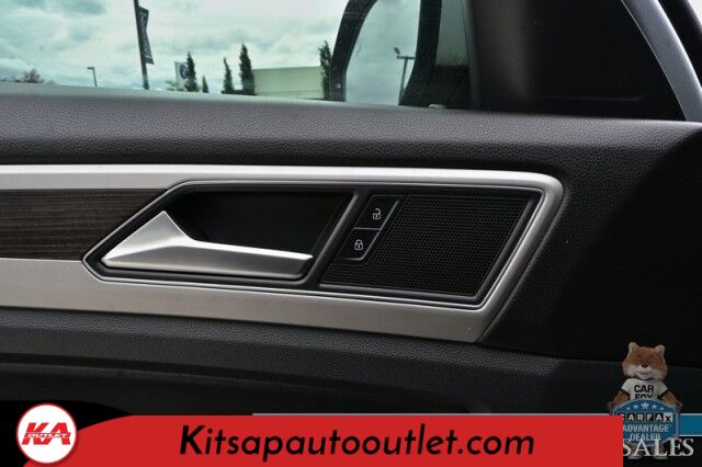 2019 Volkswagen Atlas 3.6L V6 SEL / Auto Start / Heated Leather Seats & Steering Wheel / NAV / Pano Sunroof / Adaptive Cruise / Lane Depart & Blind Spot Alert / Apple CarPlay & Android Auto / 3rd Row / Seats 7 / Tow Pkg Banglore