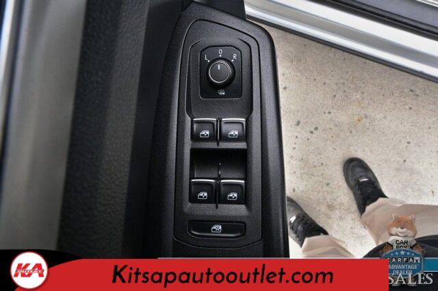 2019 Volkswagen Atlas 3.6L V6 SEL / Auto Start / Heated Leather Seats & Steering Wheel / NAV / Pano Sunroof / Adaptive Cruise / Lane Depart & Blind Spot Alert / Apple CarPlay & Android Auto / 3rd Row / Seats 7 / Tow Pkg Banglore