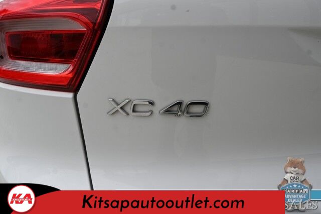 2019 Volvo XC40 Momentum / AWD / Vision Pkg / Power & Heated Leather Seats / Heated Steering Wheel / Lane Departure & Blind Spot Alert / Apple CarPlay & Android Auto / Back Up Camera / Front & Rear Park Assist / 31 MPG Banglore