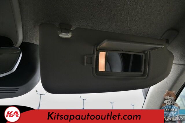 2019 Volvo XC40 Momentum / AWD / Vision Pkg / Power & Heated Leather Seats / Heated Steering Wheel / Lane Departure & Blind Spot Alert / Apple CarPlay & Android Auto / Back Up Camera / Front & Rear Park Assist / 31 MPG Banglore