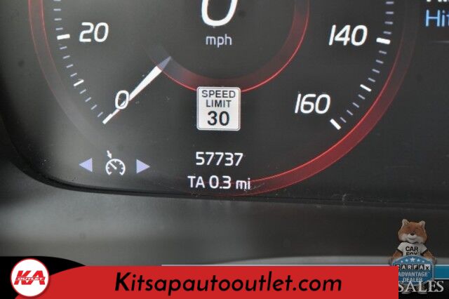 2019 Volvo XC40 Momentum / AWD / Vision Pkg / Power & Heated Leather Seats / Heated Steering Wheel / Lane Departure & Blind Spot Alert / Apple CarPlay & Android Auto / Back Up Camera / Front & Rear Park Assist / 31 MPG Banglore