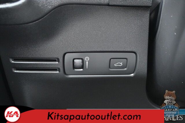 2019 Volvo XC40 Momentum / AWD / Vision Pkg / Power & Heated Leather Seats / Heated Steering Wheel / Lane Departure & Blind Spot Alert / Apple CarPlay & Android Auto / Back Up Camera / Front & Rear Park Assist / 31 MPG Banglore