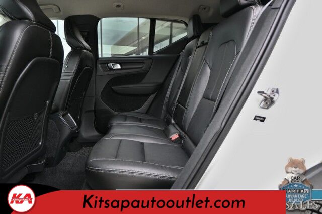 2019 Volvo XC40 Momentum / AWD / Vision Pkg / Power & Heated Leather Seats / Heated Steering Wheel / Lane Departure & Blind Spot Alert / Apple CarPlay & Android Auto / Back Up Camera / Front & Rear Park Assist / 31 MPG Banglore