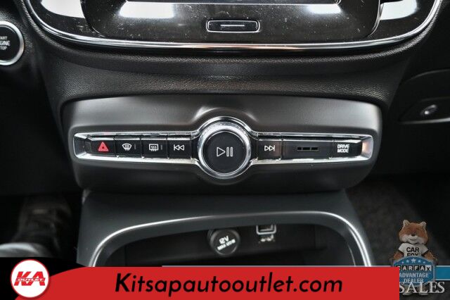 2019 Volvo XC40 Momentum / AWD / Vision Pkg / Power & Heated Leather Seats / Heated Steering Wheel / Lane Departure & Blind Spot Alert / Apple CarPlay & Android Auto / Back Up Camera / Front & Rear Park Assist / 31 MPG Banglore