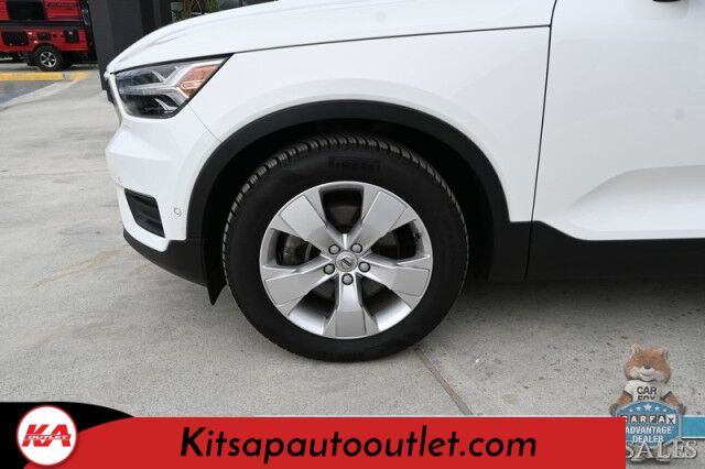 2019 Volvo XC40 Momentum / AWD / Vision Pkg / Power & Heated Leather Seats / Heated Steering Wheel / Lane Departure & Blind Spot Alert / Apple CarPlay & Android Auto / Back Up Camera / Front & Rear Park Assist / 31 MPG Banglore
