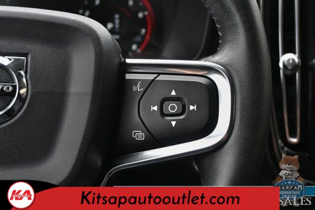 2019 Volvo XC40 Momentum / AWD / Vision Pkg / Power & Heated Leather Seats / Heated Steering Wheel / Lane Departure & Blind Spot Alert / Apple CarPlay & Android Auto / Back Up Camera / Front & Rear Park Assist / 31 MPG Banglore