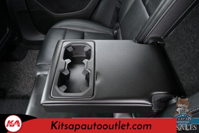 2019 Volvo XC40 Momentum / AWD / Vision Pkg / Power & Heated Leather Seats / Heated Steering Wheel / Lane Departure & Blind Spot Alert / Apple CarPlay & Android Auto / Back Up Camera / Front & Rear Park Assist / 31 MPG Banglore