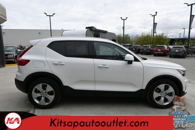 2019 Volvo XC40 Momentum / AWD / Vision Pkg / Power & Heated Leather Seats / Heated Steering Wheel / Lane Departure & Blind Spot Alert / Apple CarPlay & Android Auto / Back Up Camera / Front & Rear Park Assist / 31 MPG Banglore