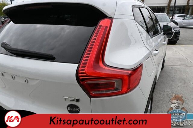 2019 Volvo XC40 Momentum / AWD / Vision Pkg / Power & Heated Leather Seats / Heated Steering Wheel / Lane Departure & Blind Spot Alert / Apple CarPlay & Android Auto / Back Up Camera / Front & Rear Park Assist / 31 MPG Banglore