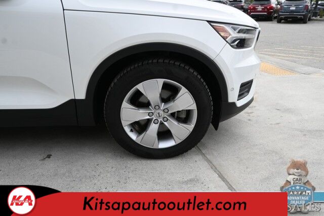 2019 Volvo XC40 Momentum / AWD / Vision Pkg / Power & Heated Leather Seats / Heated Steering Wheel / Lane Departure & Blind Spot Alert / Apple CarPlay & Android Auto / Back Up Camera / Front & Rear Park Assist / 31 MPG Banglore