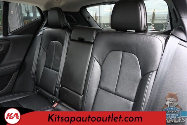 2019 Volvo XC40 Momentum / AWD / Vision Pkg / Power & Heated Leather Seats / Heated Steering Wheel / Lane Departure & Blind Spot Alert / Apple CarPlay & Android Auto / Back Up Camera / Front & Rear Park Assist / 31 MPG Banglore