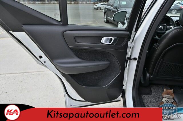 2019 Volvo XC40 Momentum / AWD / Vision Pkg / Power & Heated Leather Seats / Heated Steering Wheel / Lane Departure & Blind Spot Alert / Apple CarPlay & Android Auto / Back Up Camera / Front & Rear Park Assist / 31 MPG Banglore