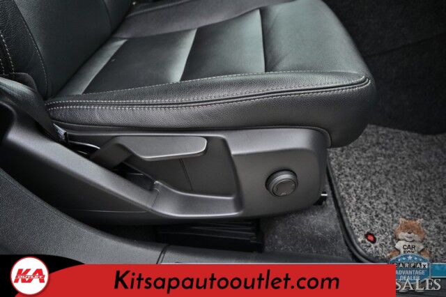 2019 Volvo XC40 Momentum / AWD / Vision Pkg / Power & Heated Leather Seats / Heated Steering Wheel / Lane Departure & Blind Spot Alert / Apple CarPlay & Android Auto / Back Up Camera / Front & Rear Park Assist / 31 MPG Banglore