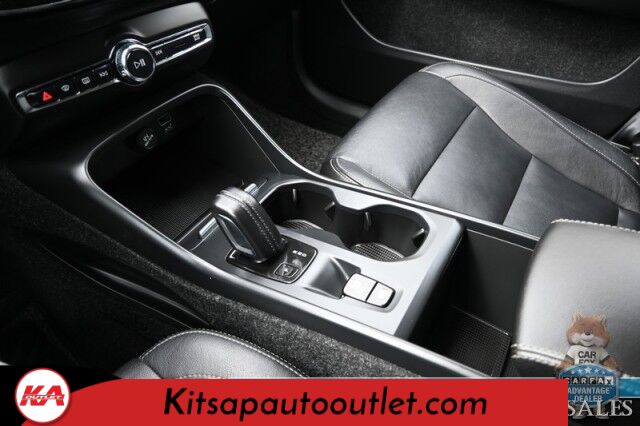 2019 Volvo XC40 Momentum / AWD / Vision Pkg / Power & Heated Leather Seats / Heated Steering Wheel / Lane Departure & Blind Spot Alert / Apple CarPlay & Android Auto / Back Up Camera / Front & Rear Park Assist / 31 MPG Banglore