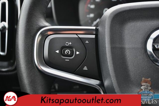 2019 Volvo XC40 Momentum / AWD / Vision Pkg / Power & Heated Leather Seats / Heated Steering Wheel / Lane Departure & Blind Spot Alert / Apple CarPlay & Android Auto / Back Up Camera / Front & Rear Park Assist / 31 MPG Banglore