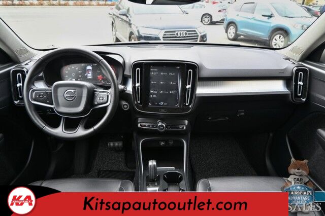 2019 Volvo XC40 Momentum / AWD / Vision Pkg / Power & Heated Leather Seats / Heated Steering Wheel / Lane Departure & Blind Spot Alert / Apple CarPlay & Android Auto / Back Up Camera / Front & Rear Park Assist / 31 MPG Banglore